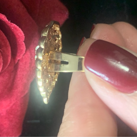 Gold Tone Irregular Zircon Rhinestone ring - Picture 5 of 6